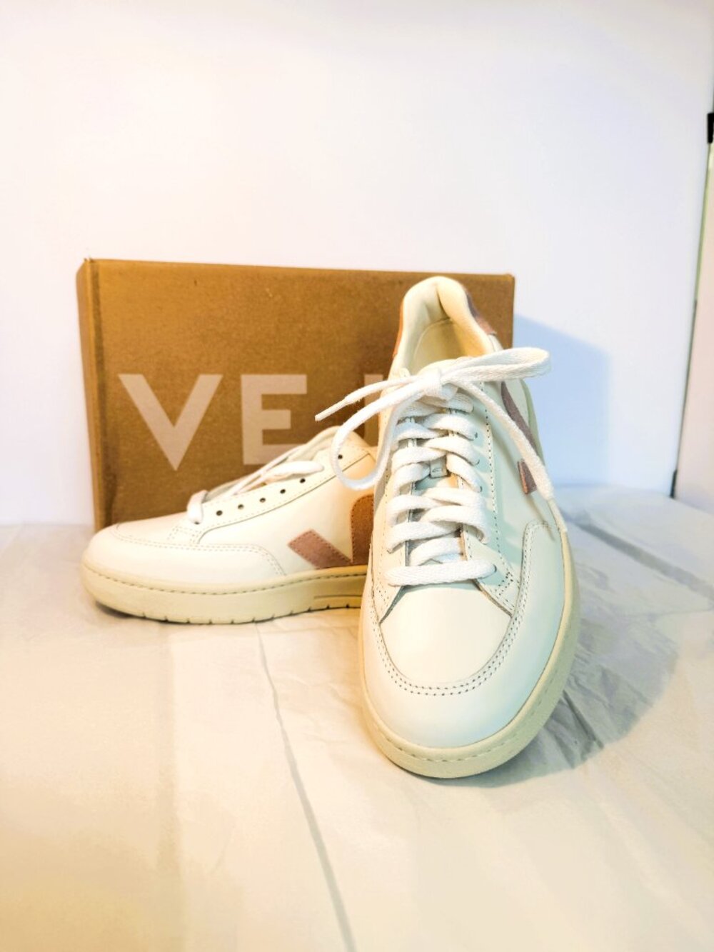 Veja -Popular Leather Sneakers wht/Light Pink Accents (V-12 Leather) NWT Sz 38